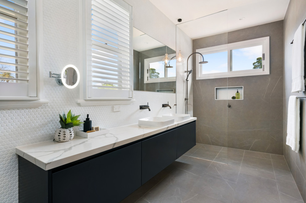 Design ideas for a transitional bathroom in Sydney.
