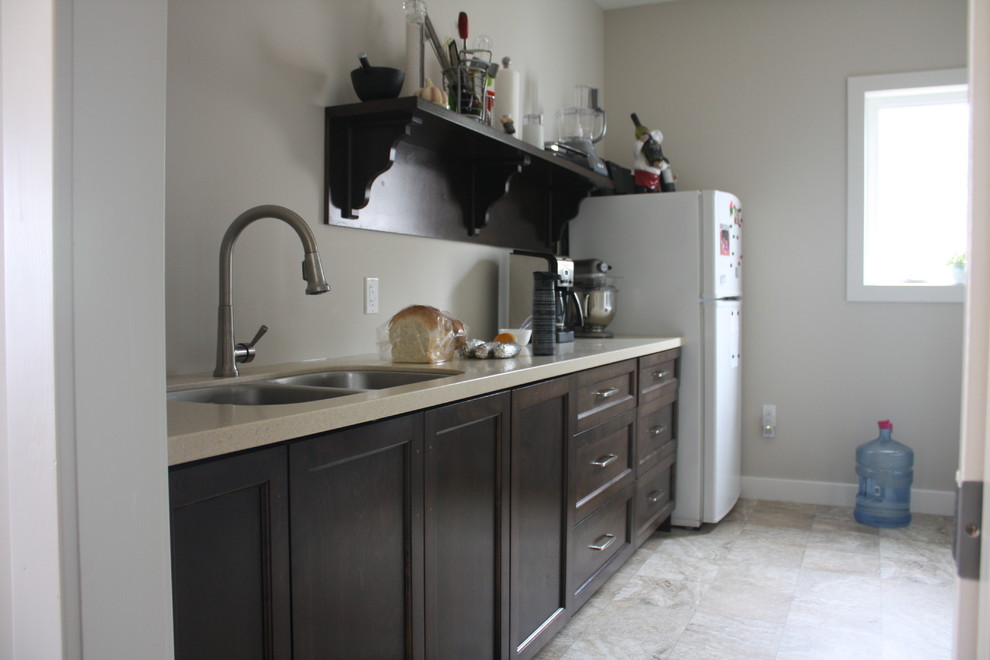 Small transitional kitchen photo