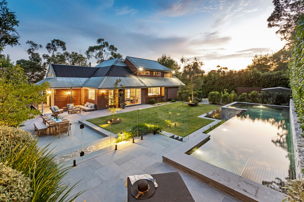 Large contemporary backyard garden in Melbourne.