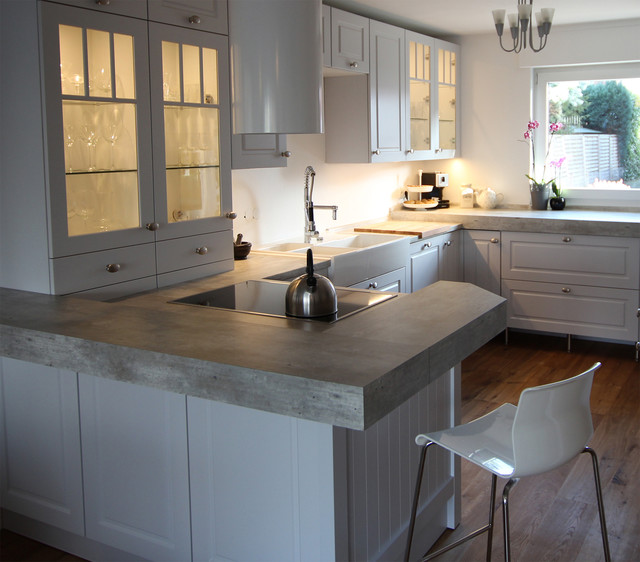Landhauskuche Mit Kochinsel Und Esstheke Im Doppelhaus Country Kitchen Other By Wohnconcepte Houzz Uk