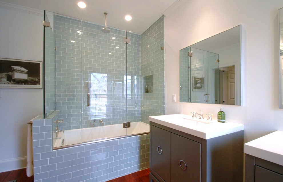 Photo of a modern bathroom in Boston.