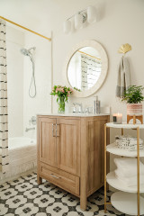 5 New Bathrooms With Shower-Tub Combos in 65 Square Feet or Less