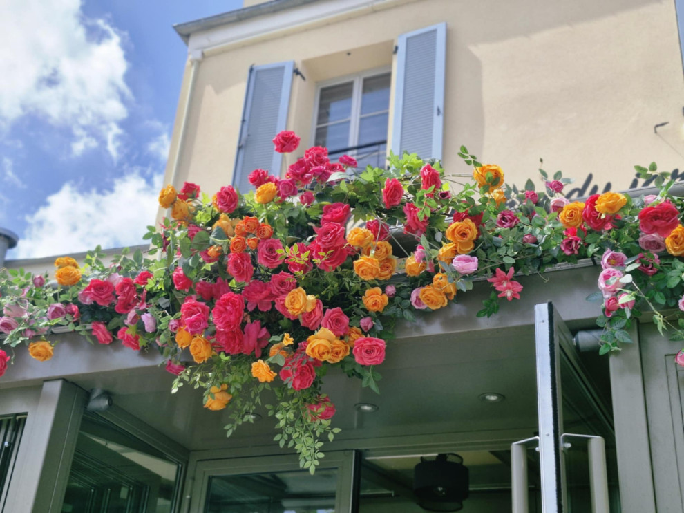Création façade fleurie de restaurant