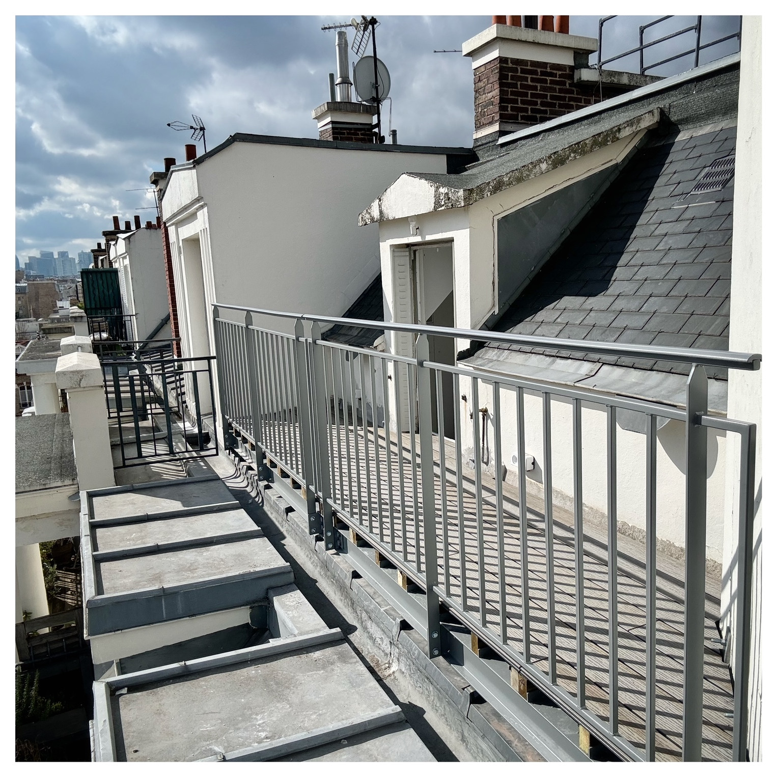 Un terrasse sur les toits de Paris