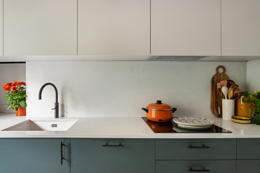Design ideas for a traditional kitchen in London.