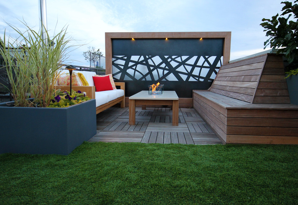 Design ideas for a small modern rooftop deck in Chicago with an outdoor kitchen.