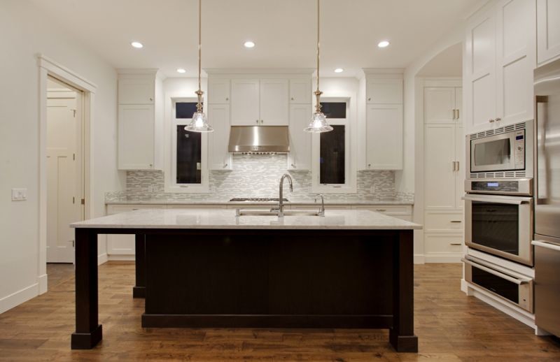 Kitchen - transitional kitchen idea in Calgary