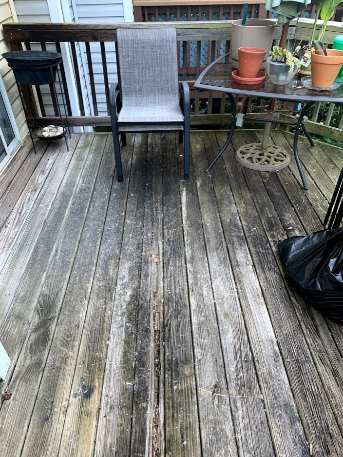 Deck - mid-sized modern second story wood railing deck idea in Baltimore