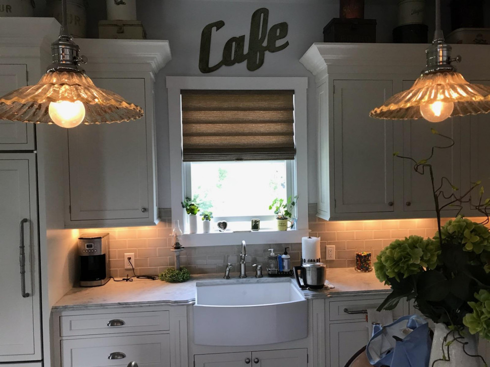 Alustra Vignette Modern Roman Shade