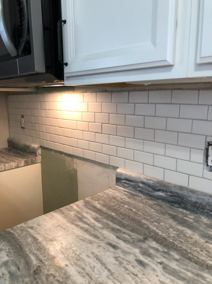 Kitchen - kitchen idea in Milwaukee