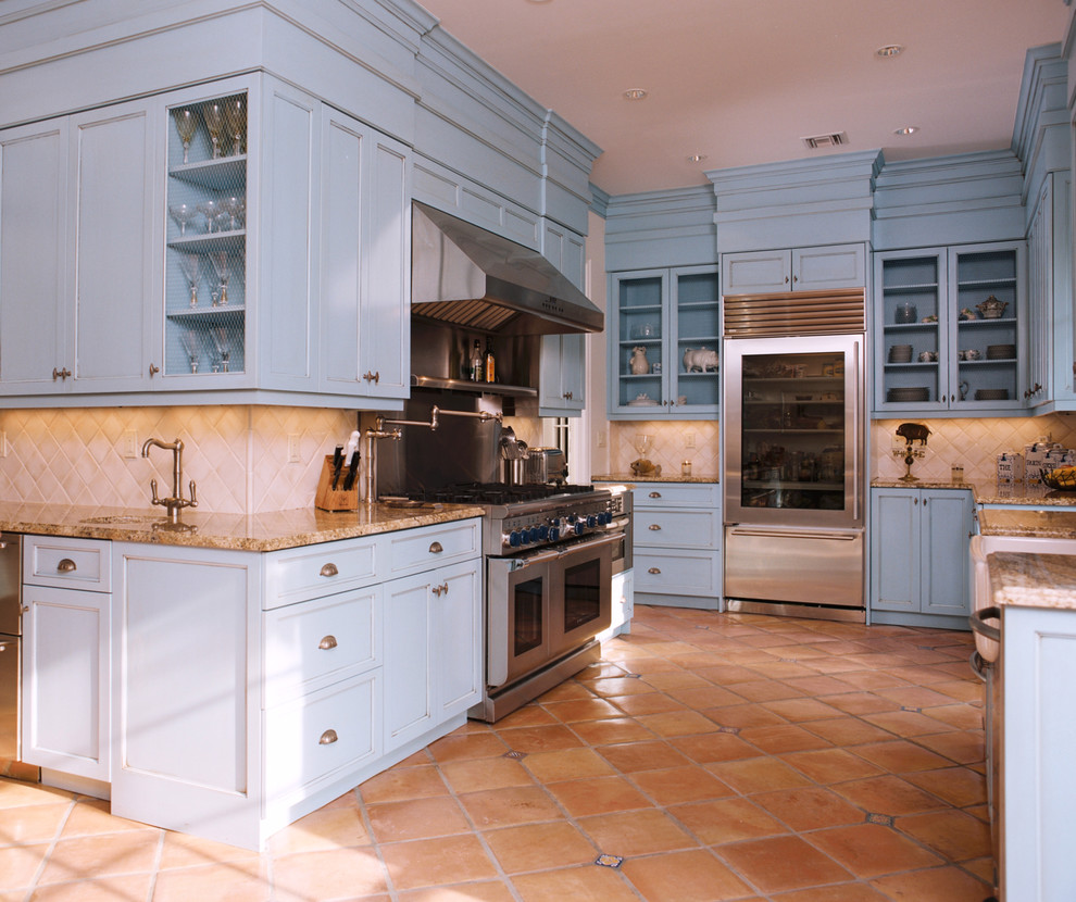 Kitchen - kitchen idea in Miami