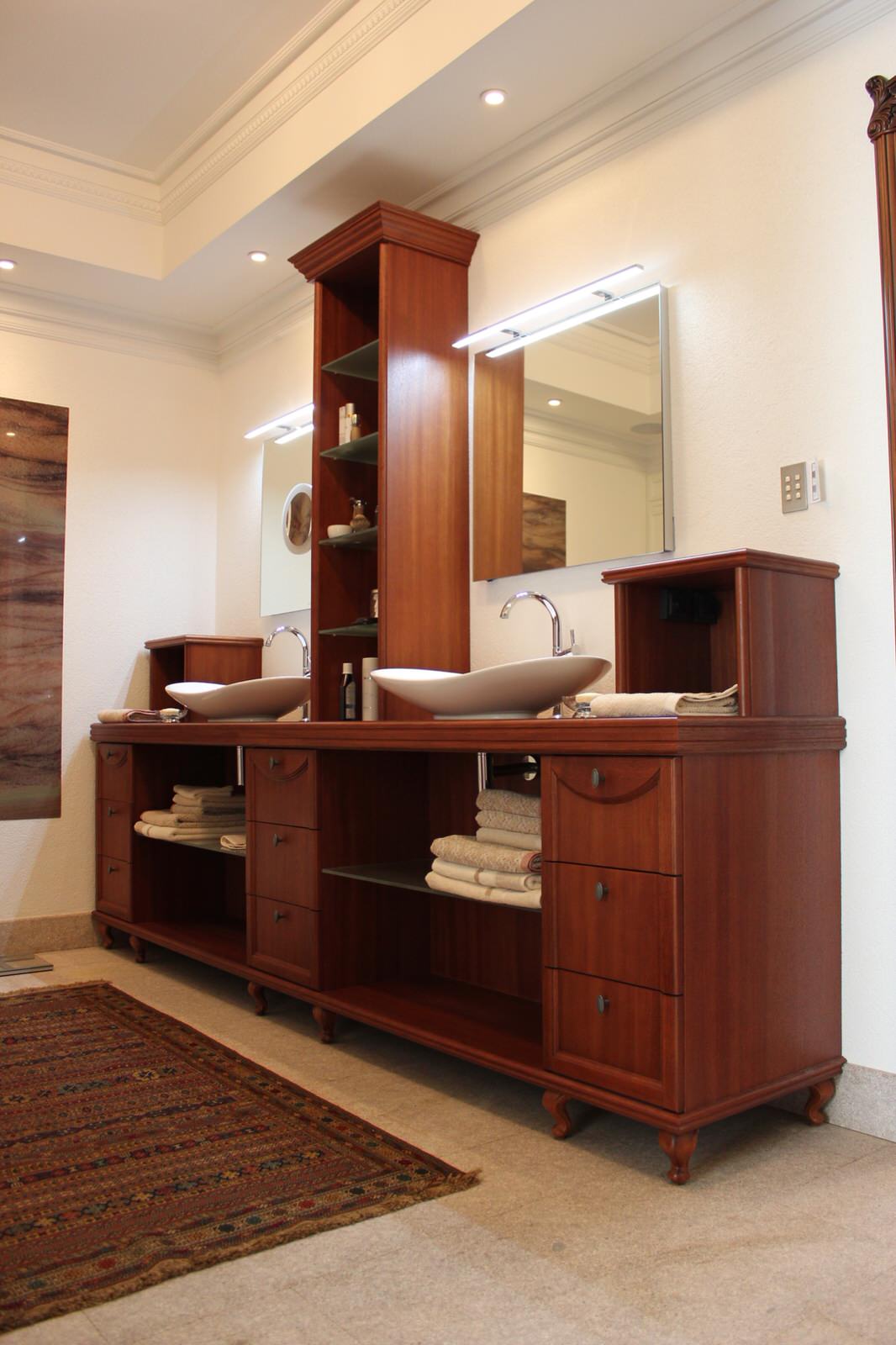 Мебель для ванной комнаты из массива мербау