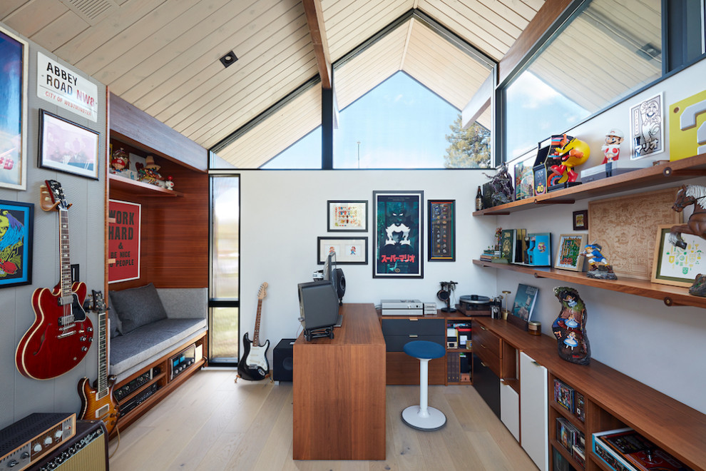 サンフランシスコにあるミッドセンチュリースタイルのおしゃれなホームオフィス・書斎の写真