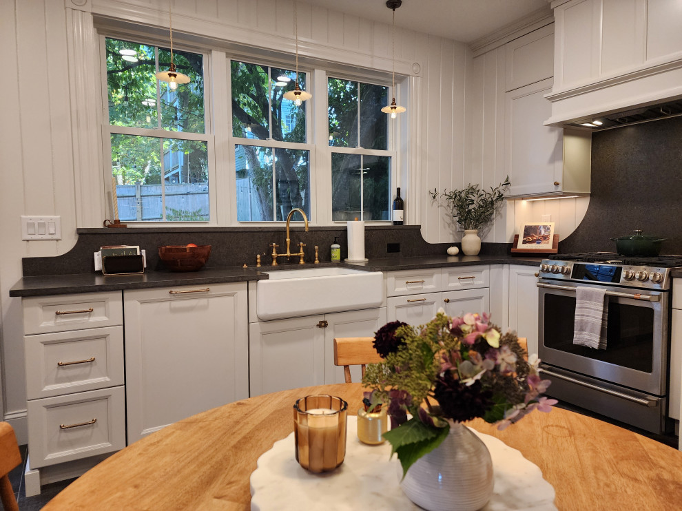 16831 - The Purrfect Kitchen