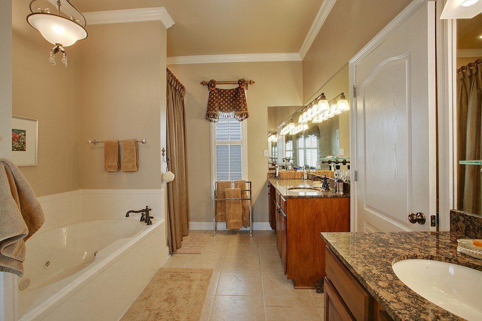 Residence in Pontchatoula, Louisiana Traditional Bathroom New
