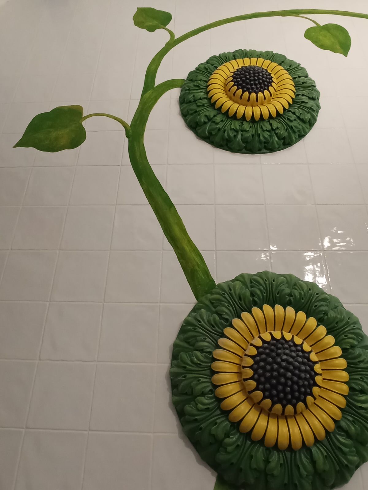 Рельефно-живописное панно в холле квартиры