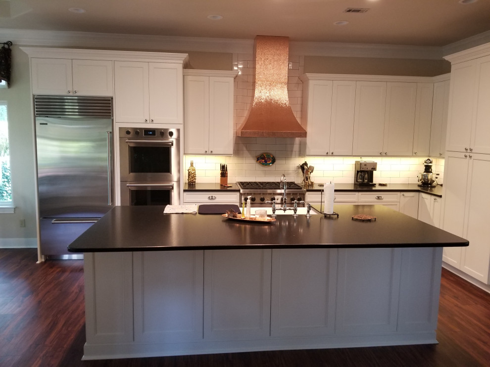 Design ideas for a large kitchen in Austin.