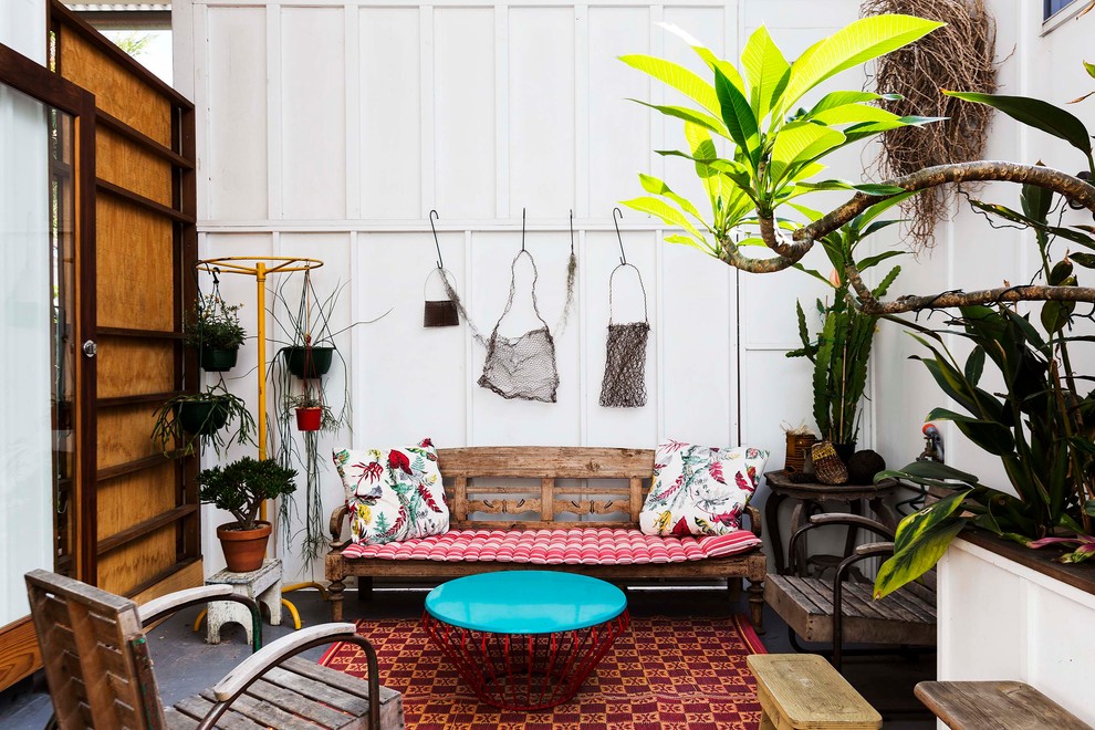 Shabby-chic style patio in Sydney.