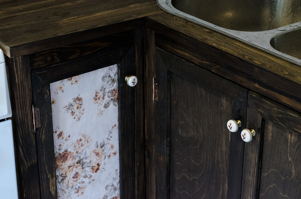 Кухня в деревенском доме в Столбова