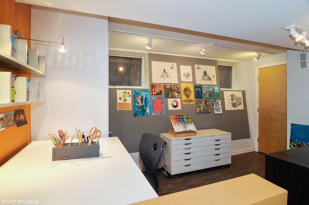 Photo of a mid-sized transitional gender-neutral kids' playroom in Chicago with linoleum floors.