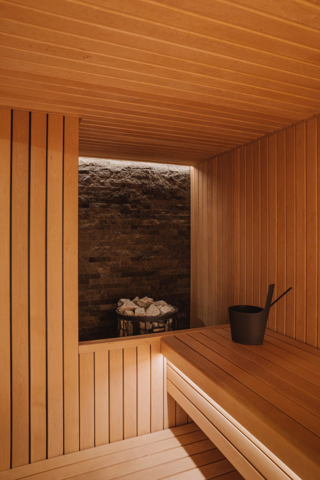 Материал за печью – талькохлорит «рваный камень».