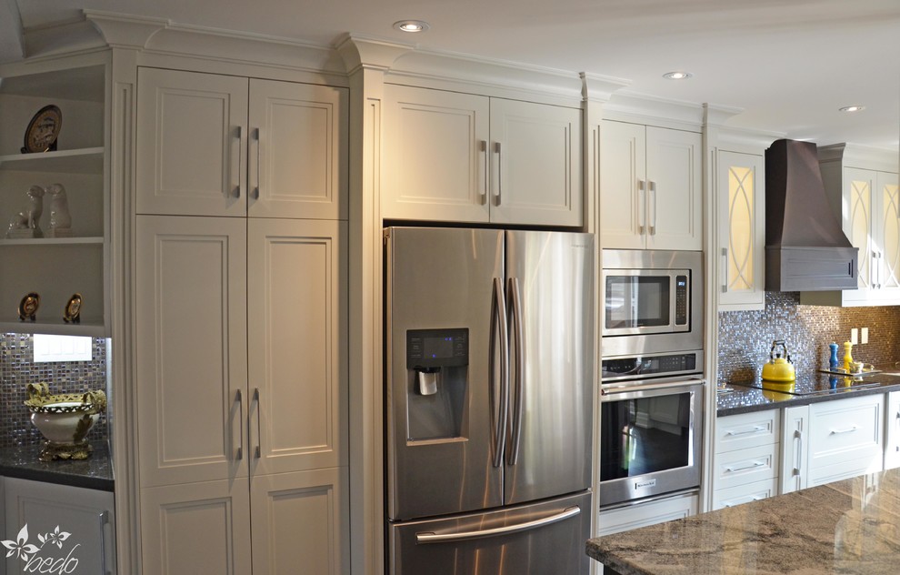 Mid-sized transitional l-shaped dark wood floor eat-in kitchen photo in Toronto with a double-bowl sink, shaker cabinets, white cabinets, quartz countertops, brown backsplash, mosaic tile backsplash, stainless steel appliances and an island