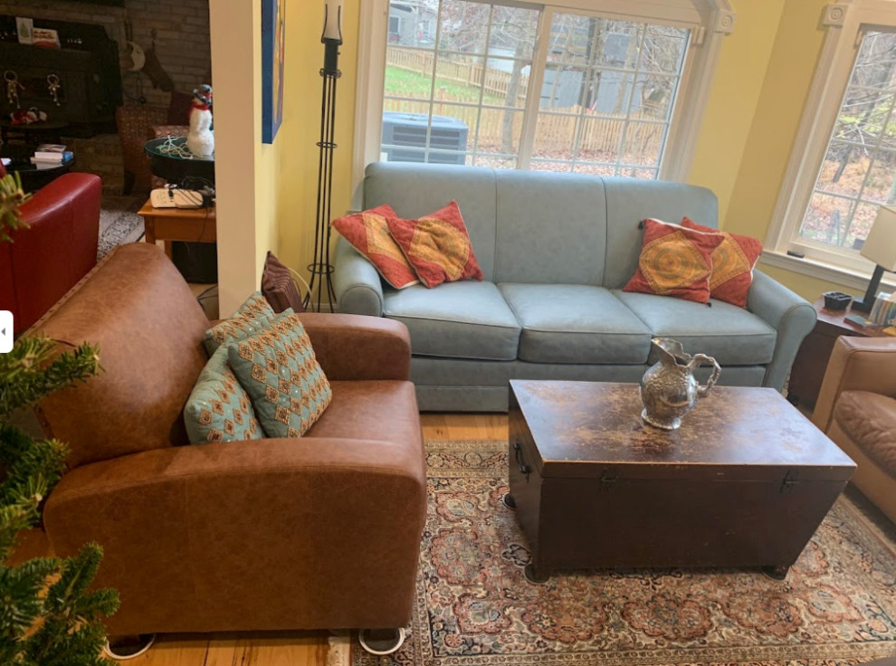 Foto de sala de estar clásica renovada de tamaño medio