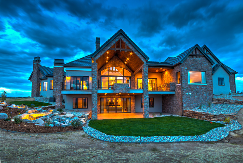 Home design - transitional home design idea in Denver