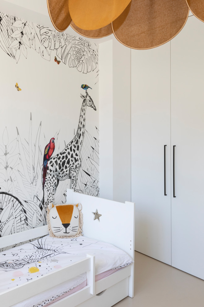 Design ideas for a mid-sized contemporary kids' bedroom in Paris.