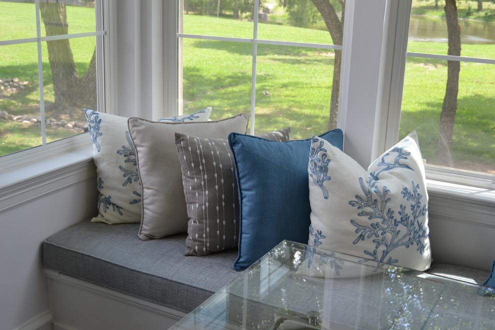 Home design - transitional home design idea in Dallas