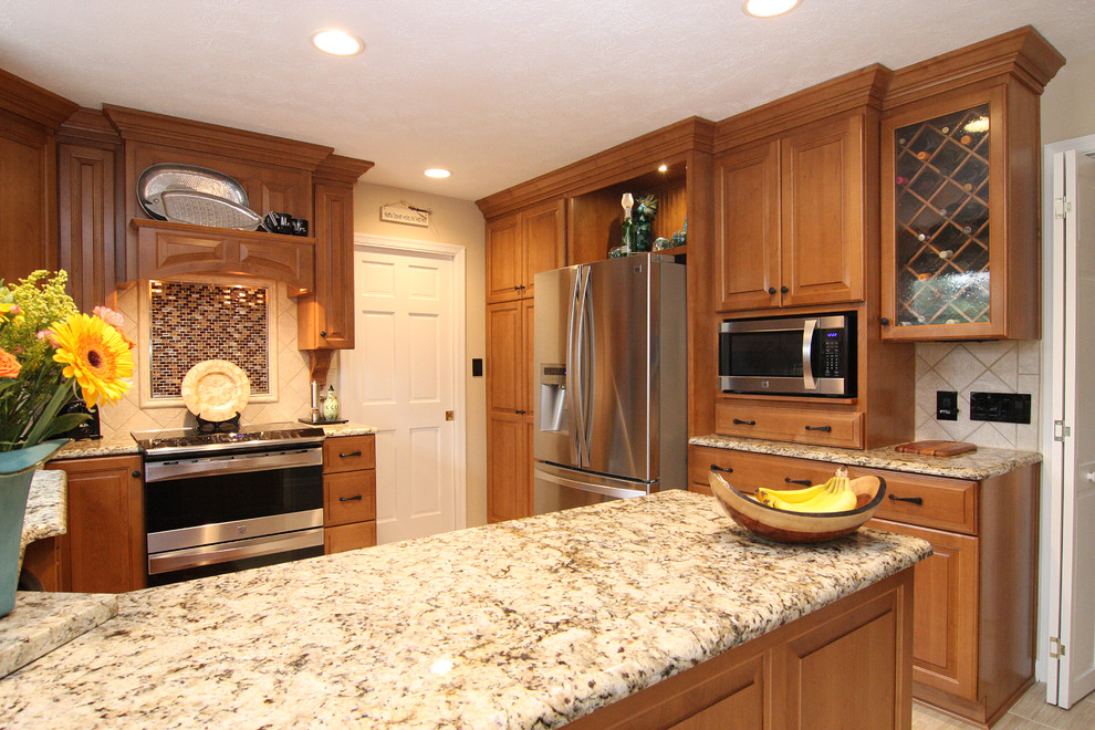 Eat-in kitchen - large transitional u-shaped porcelain tile eat-in kitchen idea with raised-panel cabinets, medium tone wood cabinets, granite countertops, beige backsplash, porcelain backsplash and stainless steel appliances