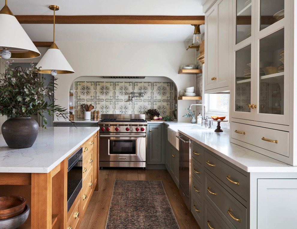 Farmhouse kitchen photo in Chicago