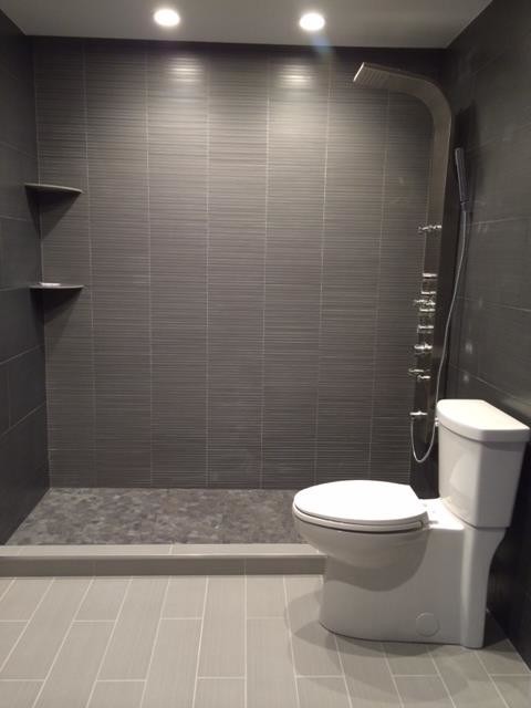 Minimalist bathroom photo in Chicago