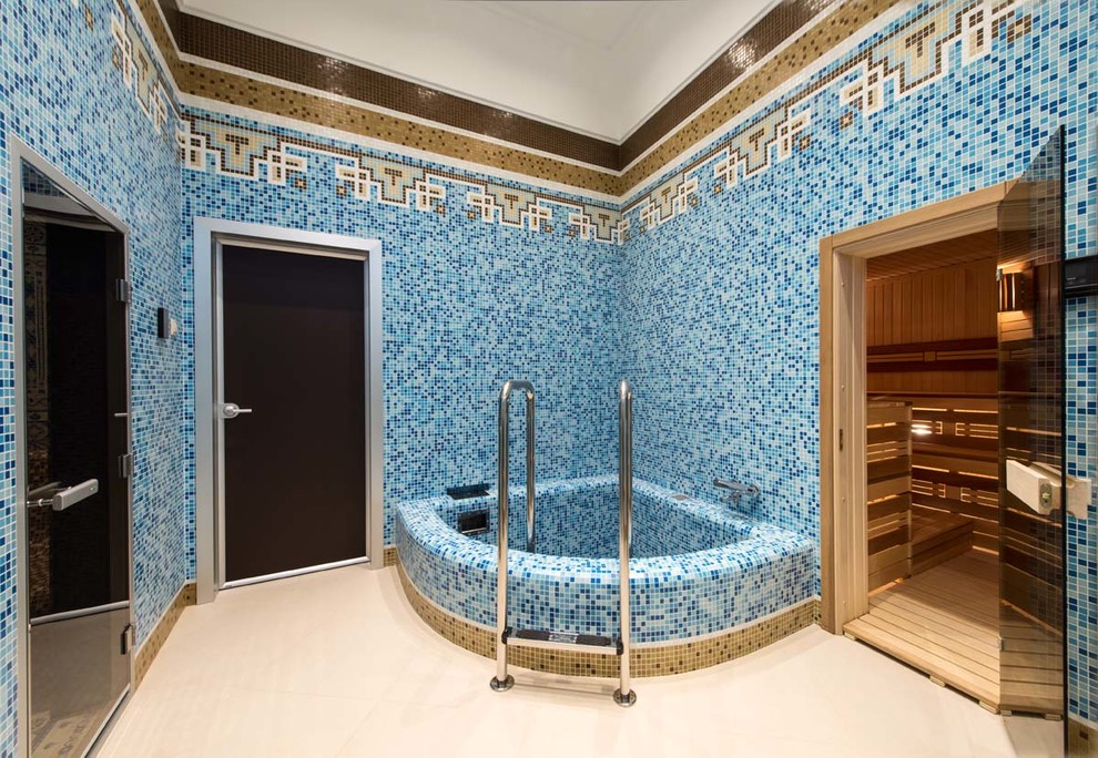 Частный бассейн в загородном доме