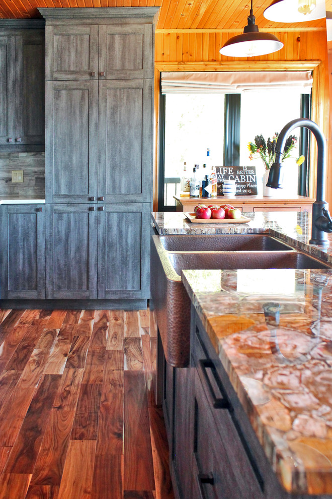 Design ideas for a mid-sized country galley eat-in kitchen in Montreal with a farmhouse sink, shaker cabinets, distressed cabinets, quartz benchtops, beige splashback, ceramic splashback, stainless steel appliances, medium hardwood floors and with island.