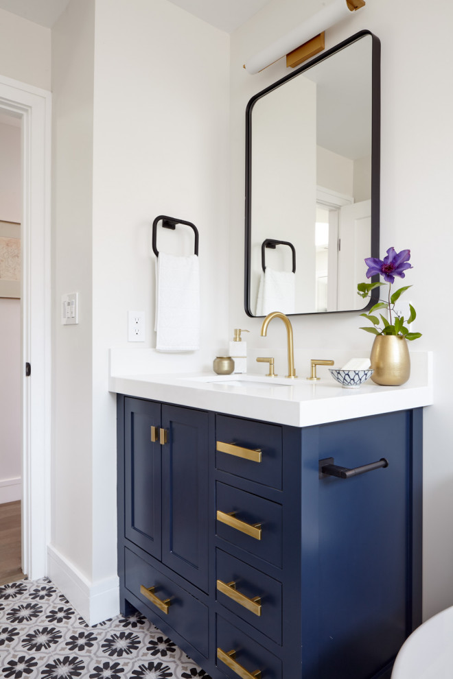 Example of a transitional bathroom design in San Francisco