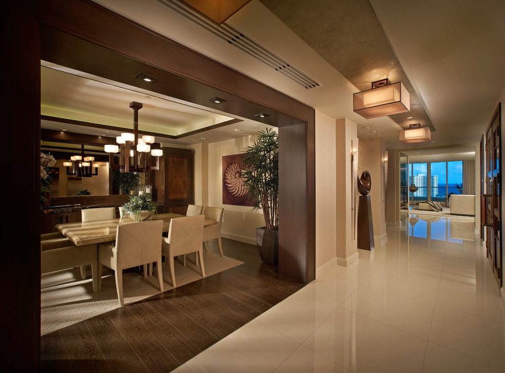 Dining room - contemporary dining room idea in Miami