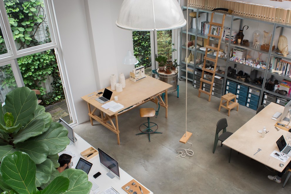アムステルダムにあるおしゃれなホームオフィス・書斎の写真