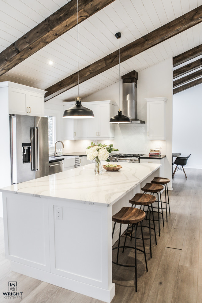 Transitional kitchen photo in Toronto