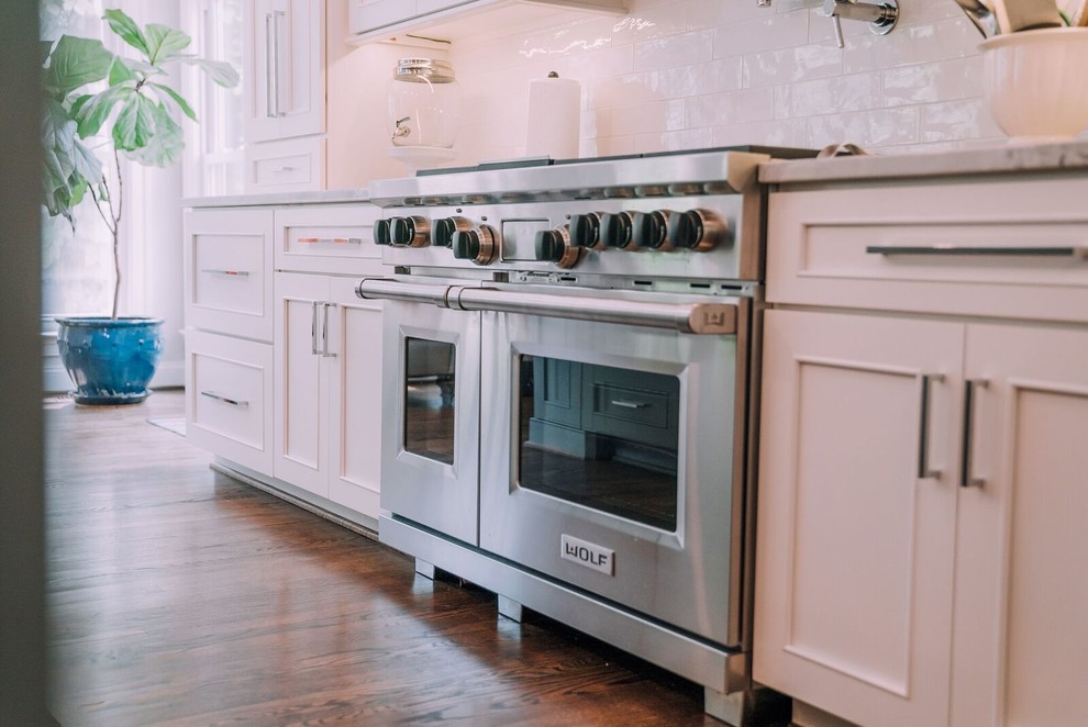 Kitchen - transitional kitchen idea in DC Metro