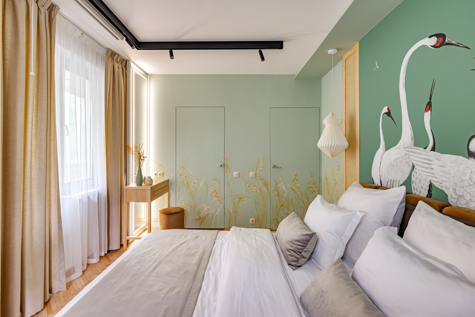 Спальня с журавлями