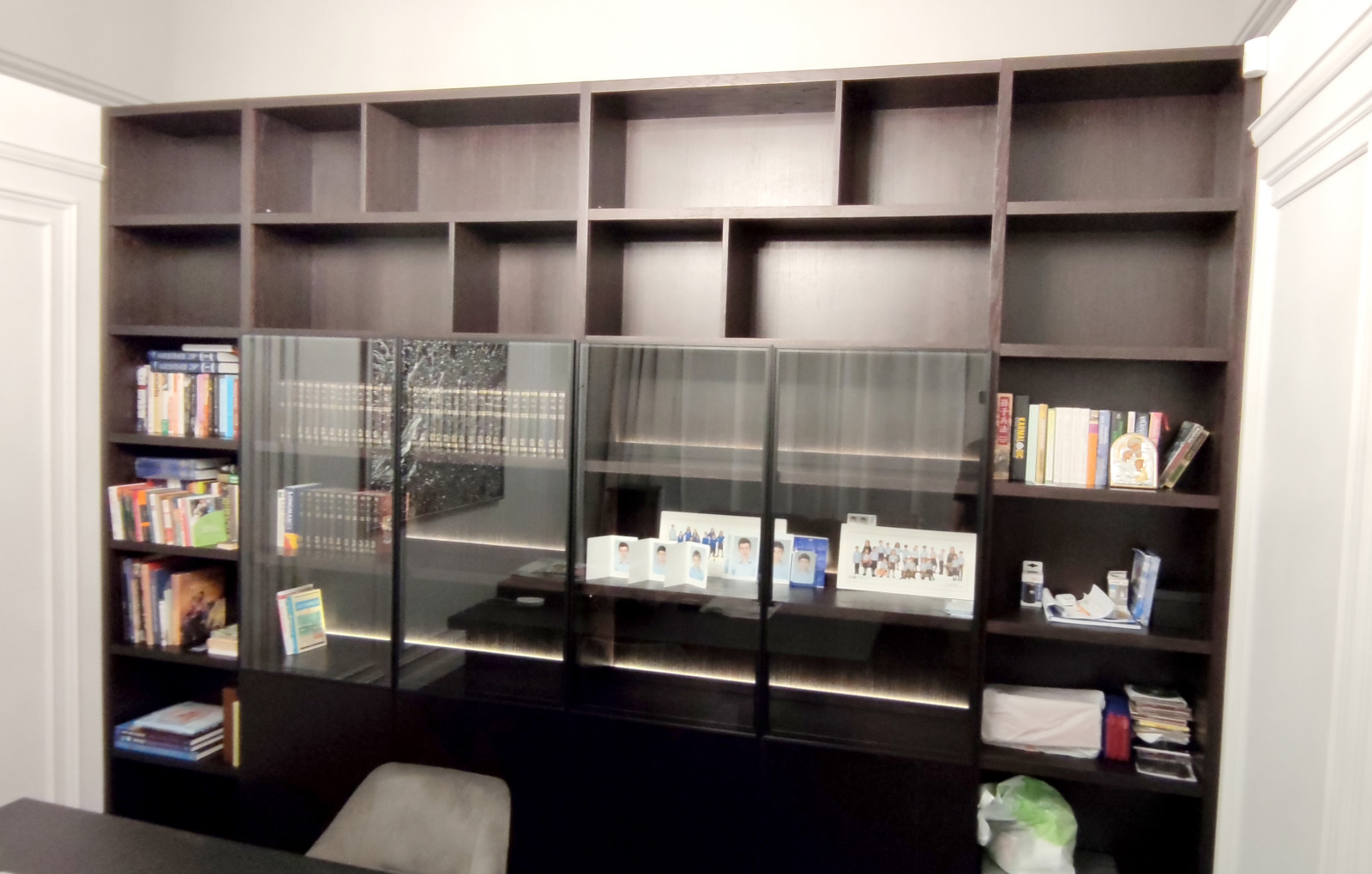 Книжный шкаф