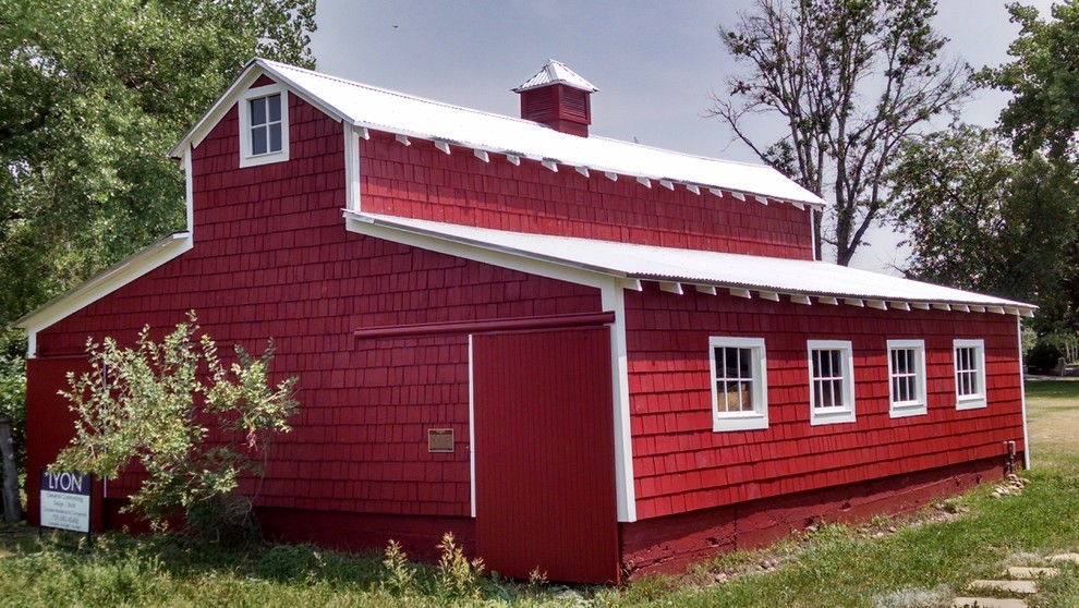 Photo of a mid-sized country detached barn in Denver.