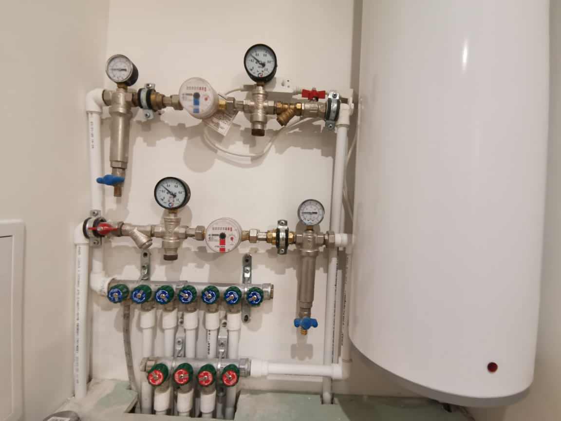 Квартира в светлых тонах с реечным декором