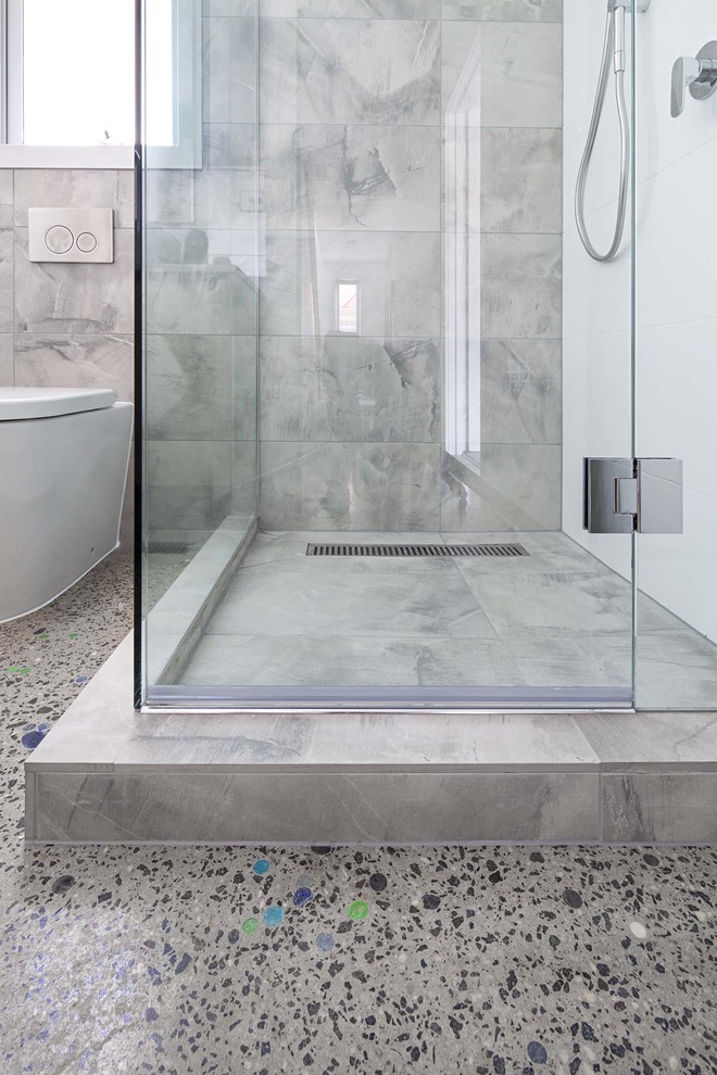 Contemporary bathroom in Melbourne with concrete floors.