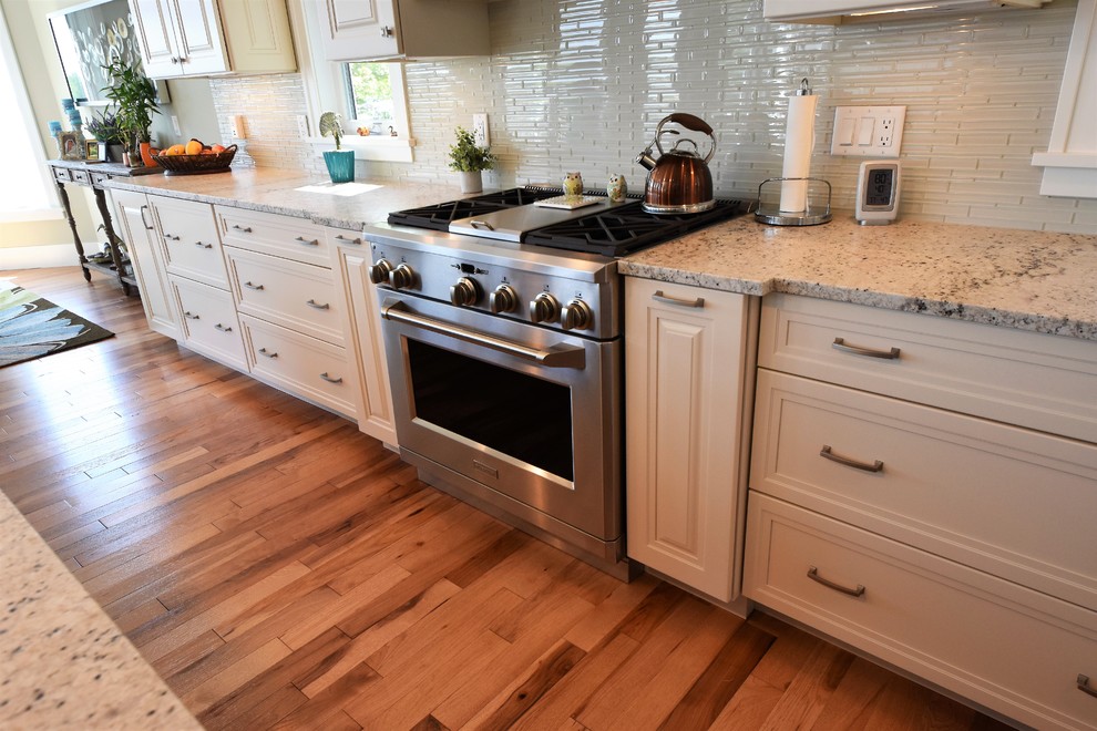Kitchen - transitional kitchen idea