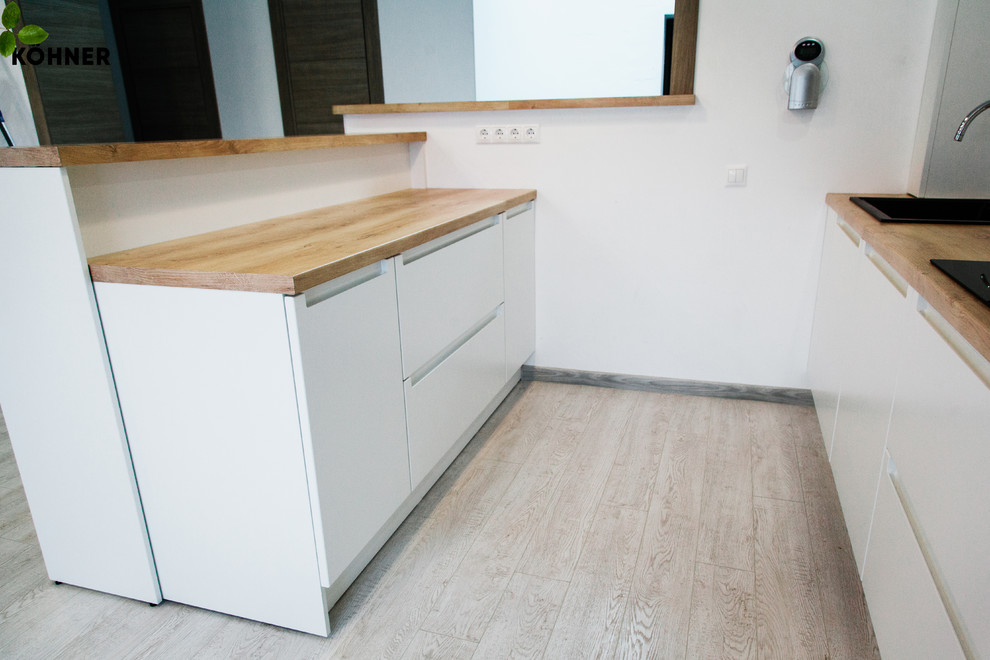 Кухня в скандинавском стиле в мансардной квартире