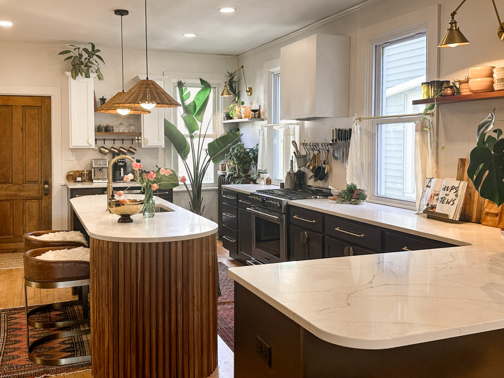 Inspiration for a transitional kitchen remodel in Milwaukee