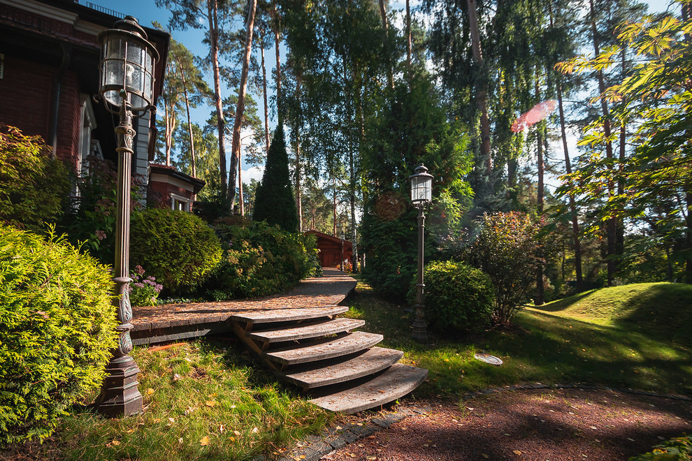 Сад в лесу в Московской области