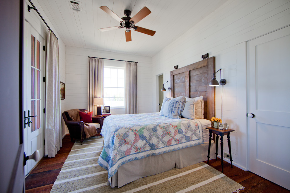 Inspiration for a country bedroom in Atlanta with white walls.